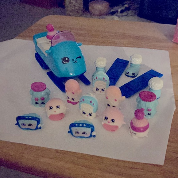 Shopkins Other - Shopkins Frosty Fashion Collection. - Winter Fun